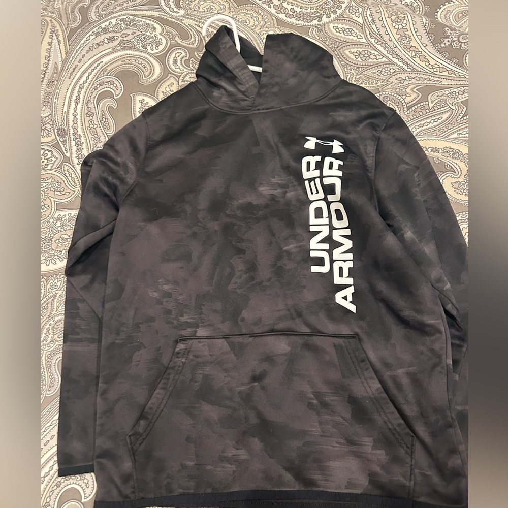 Under armor boys sweatshirt